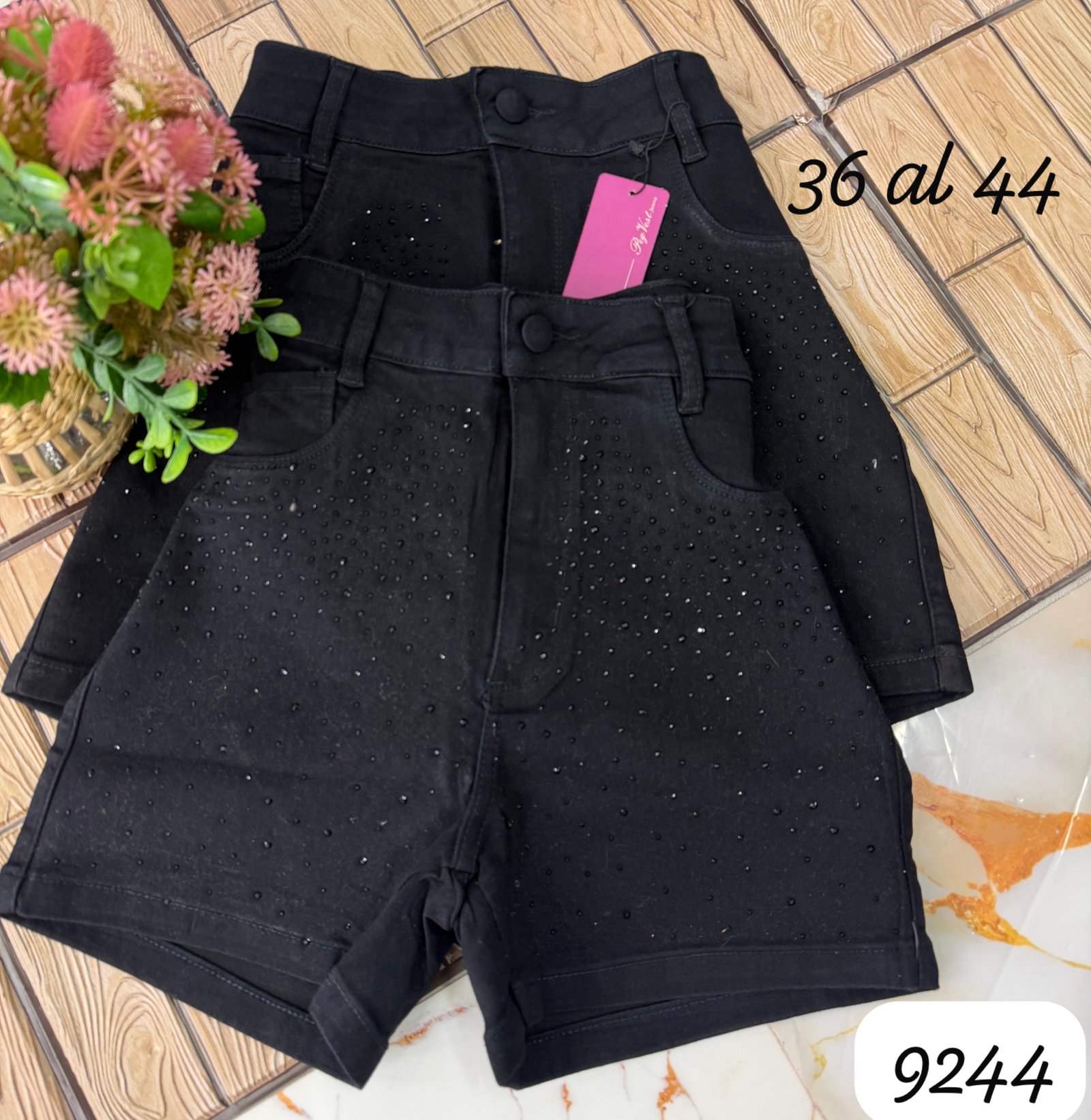 SHORT JEANS PEG VEST NEGRO CON STRASS ELASTIZADO REF 1000148